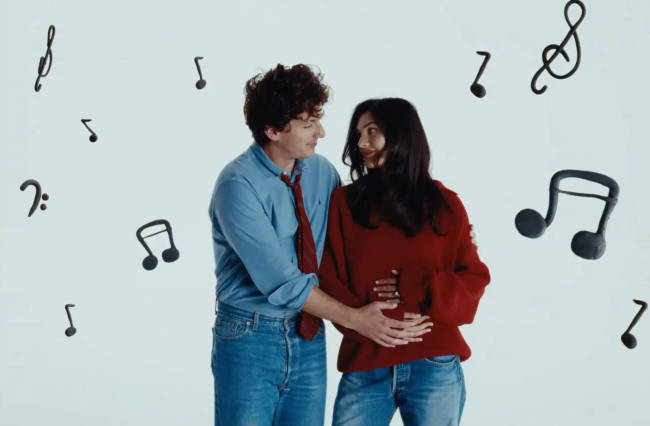 断眉官宣老婆怀孕 两人轻抚孕肚甜蜜同框